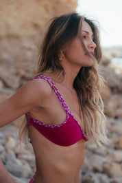 Aria Bikiamani
